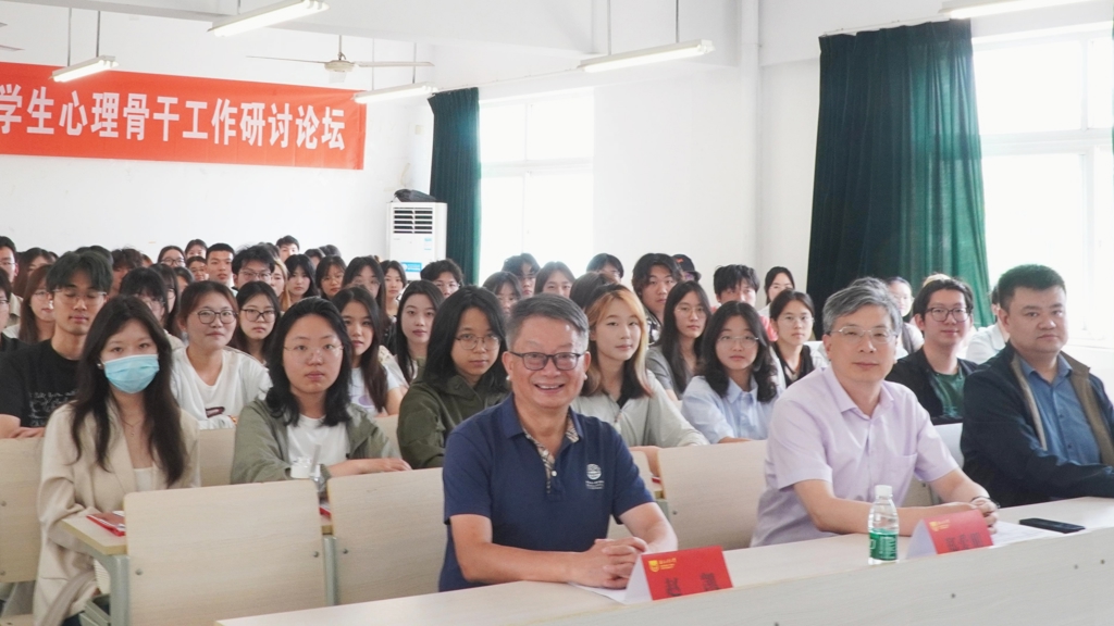 51猎奇
学生心理骨干参加江宁大学城首届高校学生心理骨干工作研讨论坛